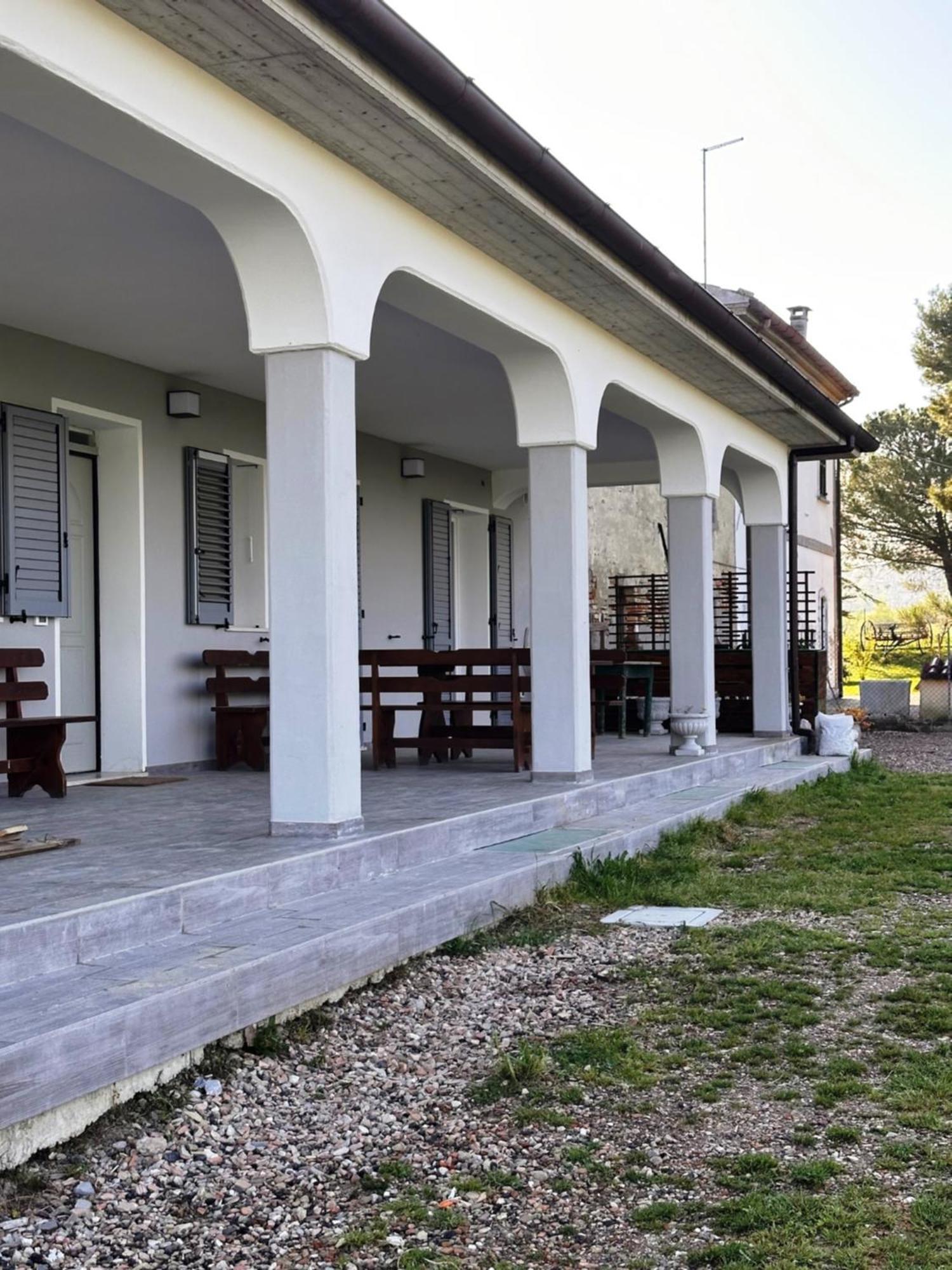 La Sosta Di Guido A Tavullia Bed & Breakfast ภายนอก รูปภาพ