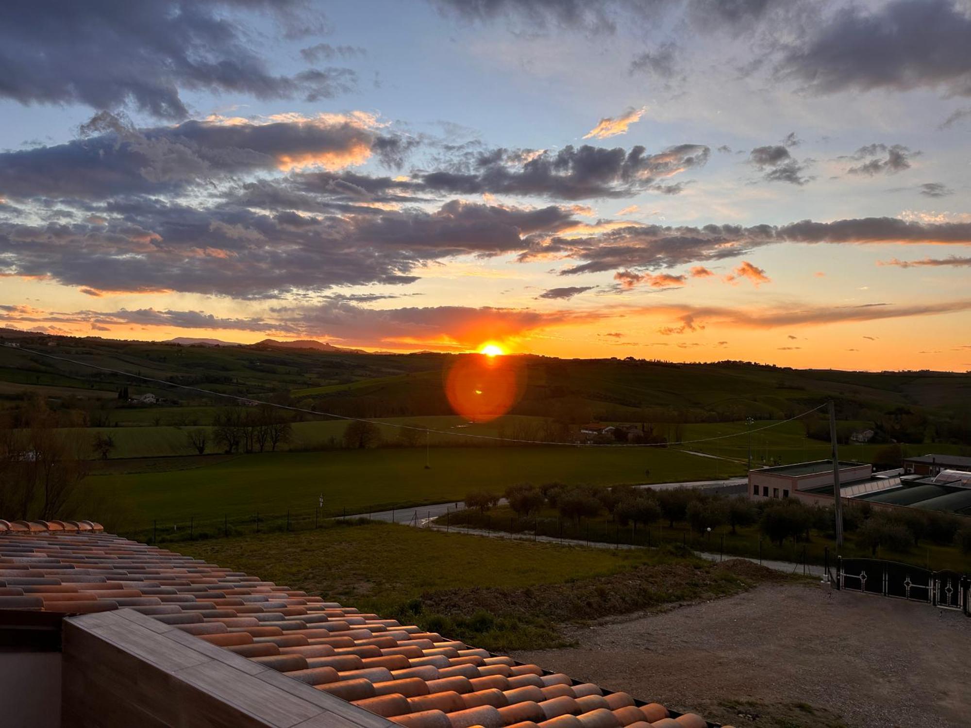 La Sosta Di Guido A Tavullia Bed & Breakfast ภายนอก รูปภาพ