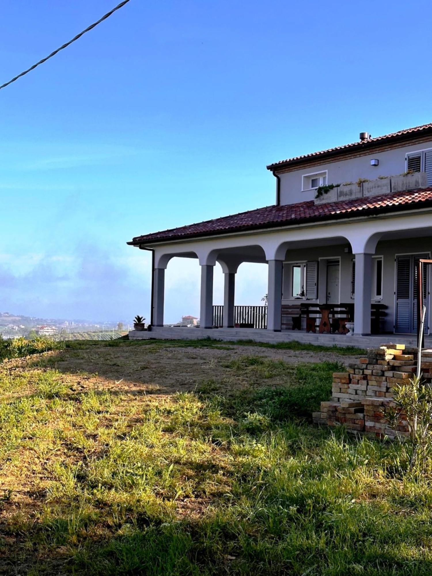 La Sosta Di Guido A Tavullia Bed & Breakfast ภายนอก รูปภาพ