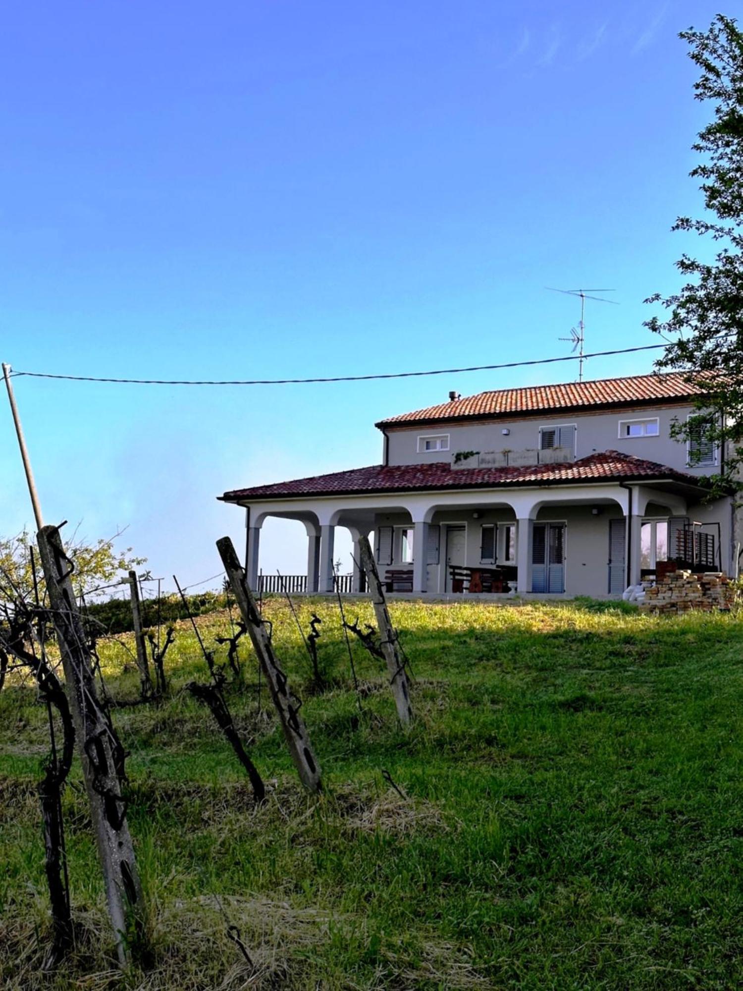 La Sosta Di Guido A Tavullia Bed & Breakfast ภายนอก รูปภาพ