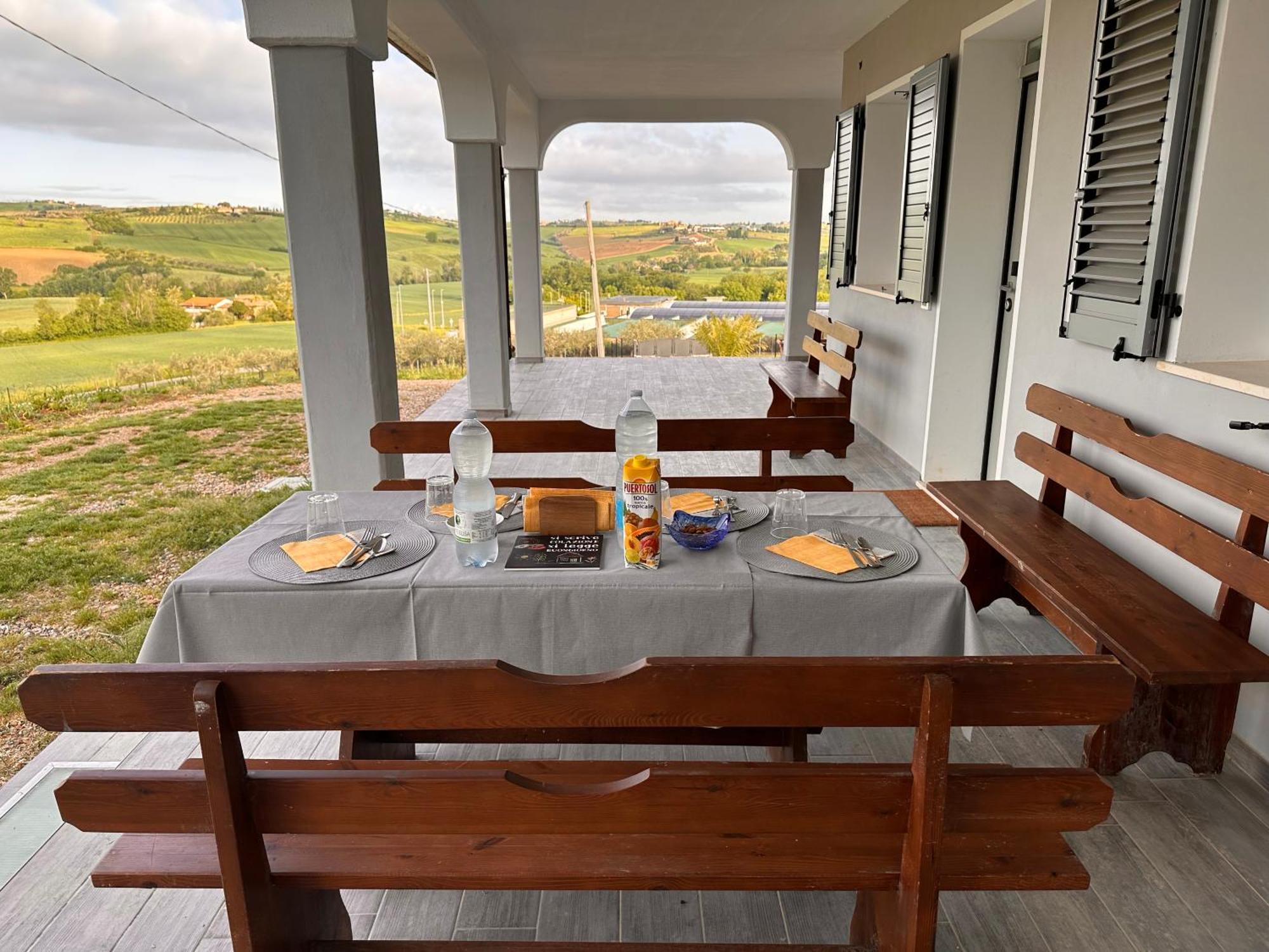 La Sosta Di Guido A Tavullia Bed & Breakfast ภายนอก รูปภาพ